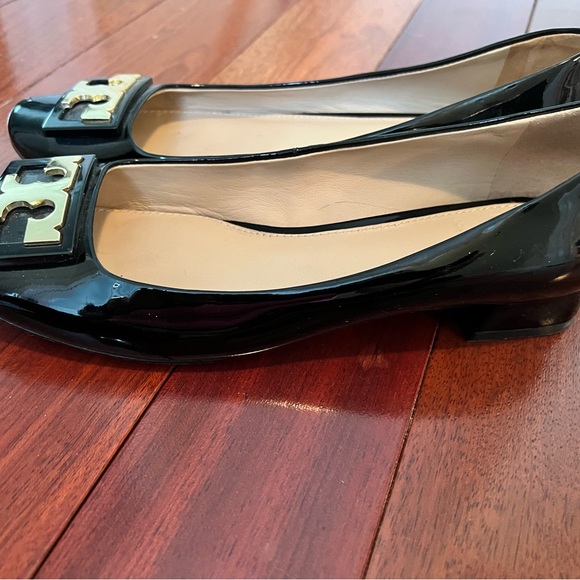 Tory Burch black patent leather flats. - Picture 6 of 7